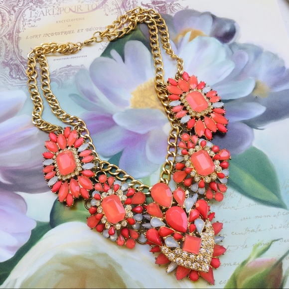 ❌ SOLD ❌ Gold orange crystal statement necklace - Picture 2 of 8